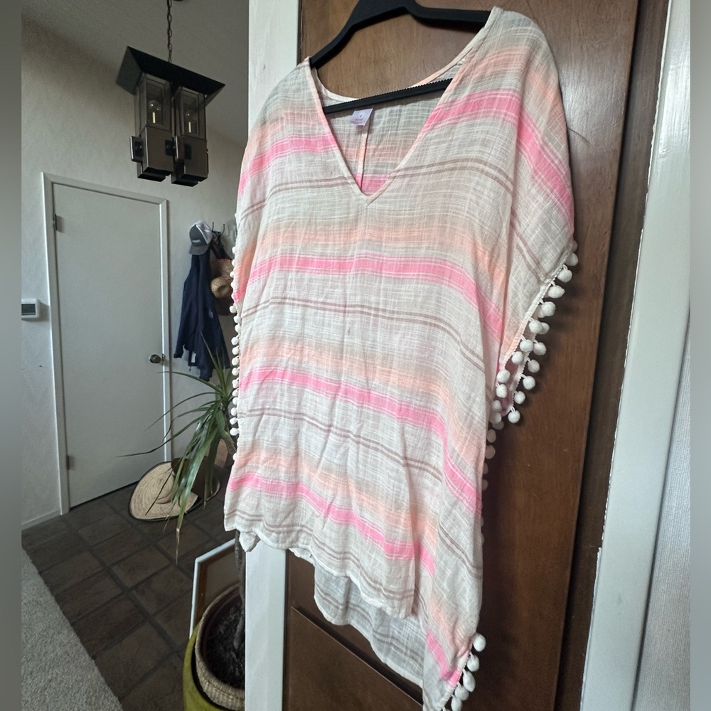 Bought from target never worn. Cute beach cover up with pom pom detail